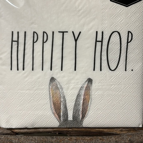 NEW IN PACKAGING! RAE DUNN HIPPITY HOP EASTER BUNNY LUNCHEON NAPKINS - Picture 2 of 4